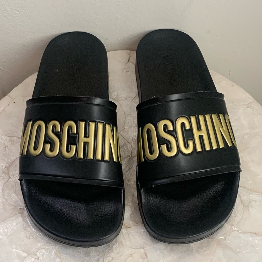 Moschino - Embossed Logo Pool Slides